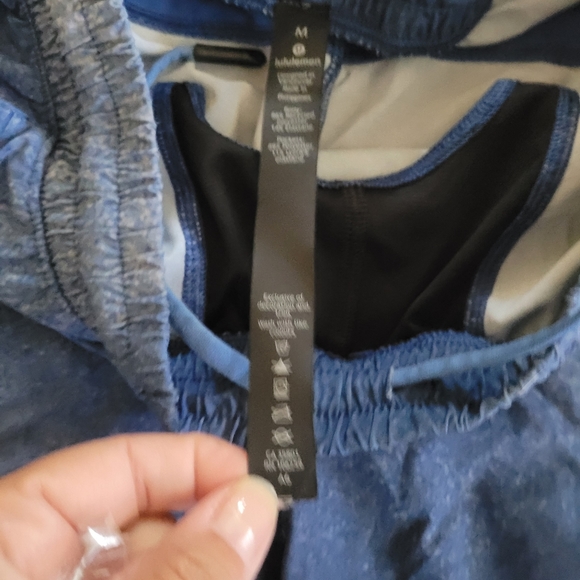 Lululemon 8" blue shorts pockets hidden drawstring waist size medium - Picture 2 of 5